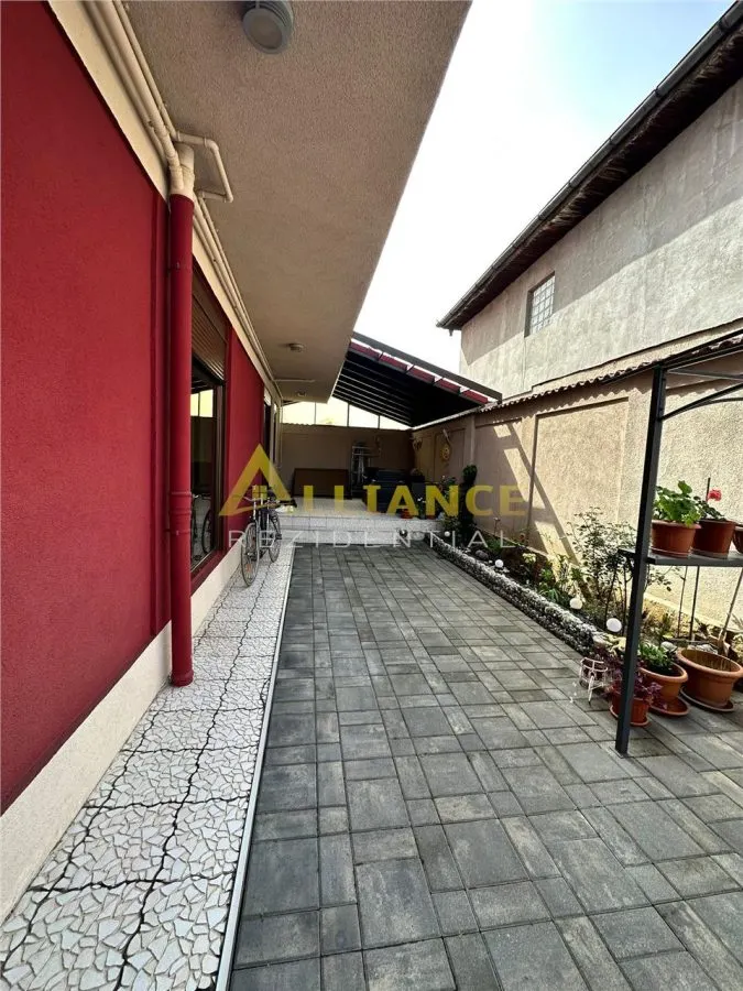 Piata Sudului ~Casa individuala 4 camere ~ 3 bai - foto 2