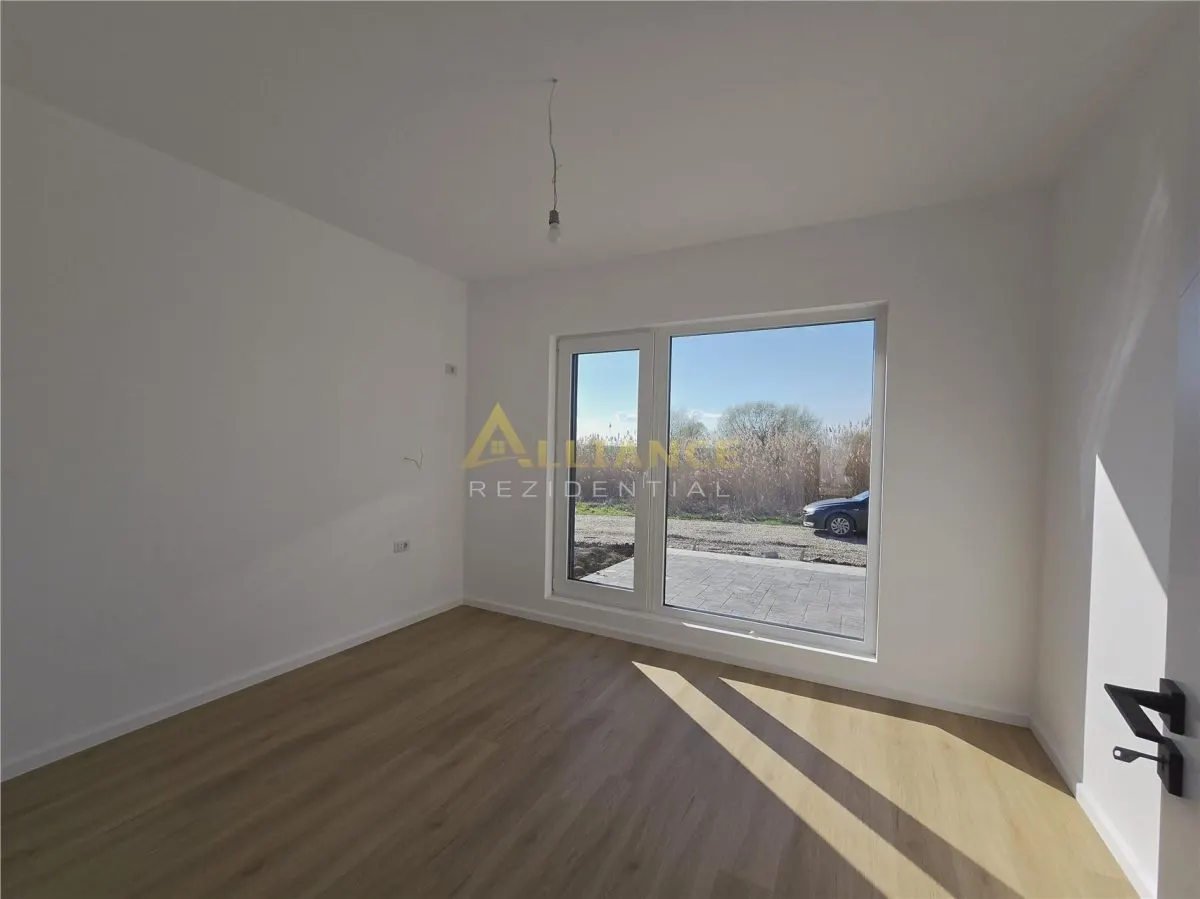 Casa parter- placa de beton- str asfaltata- 4 camere - foto 4
