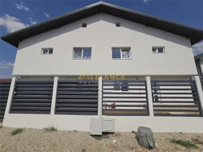 Duplex cu perete dublu- 4 camere - 2 bai - apa curenta  - pod - Berceni