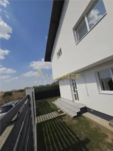 Duplex cu perete dublu- 4 camere - 2 bai - apa curenta  - pod - foto 2