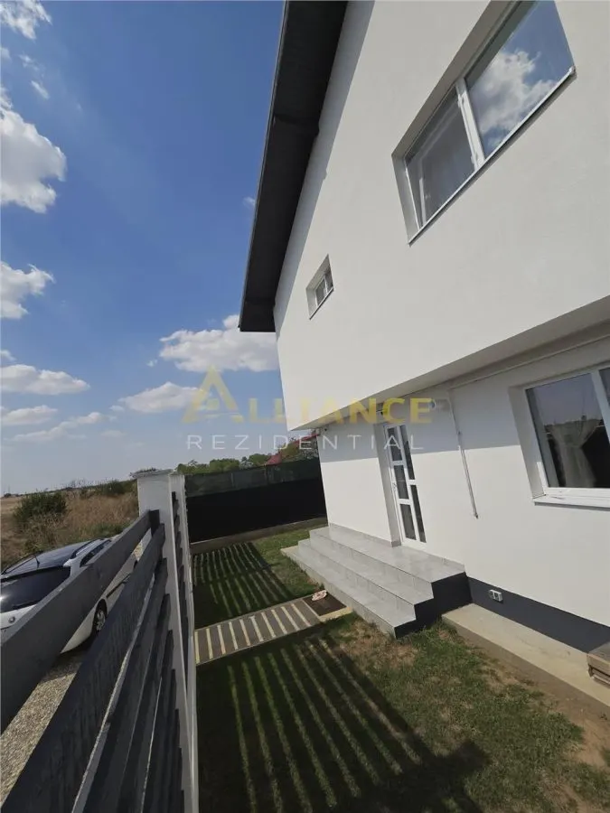 Duplex cu perete dublu- 4 camere - 2 bai - apa curenta  - pod - foto 2