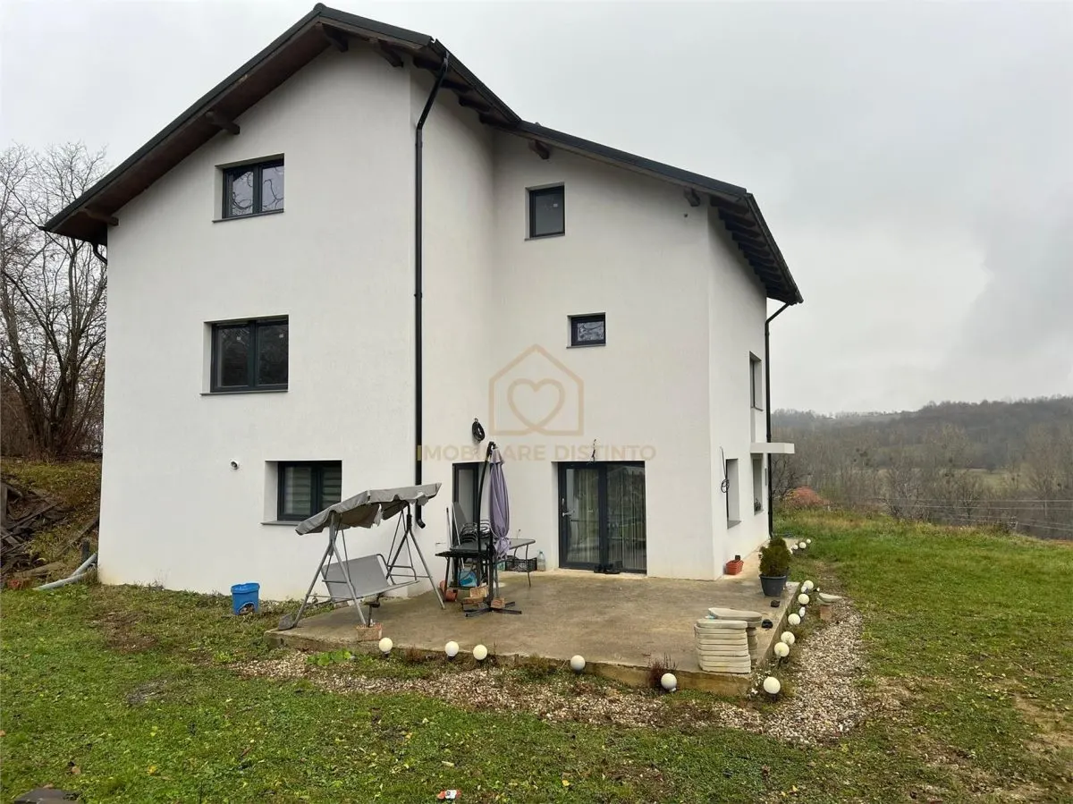 Casa de vanzare cu 5 dormitoare recent renovata - foto 3