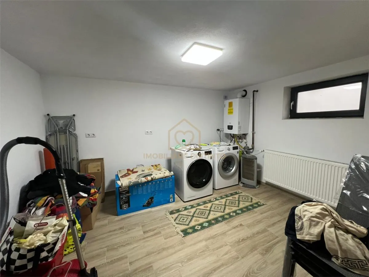 Casa de vanzare cu 5 dormitoare recent renovata - foto 4