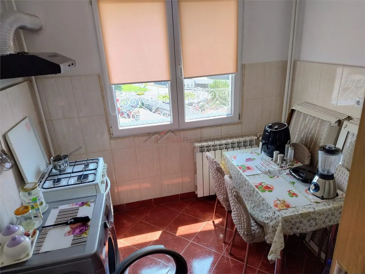 Apartament 3 camere - foto 2