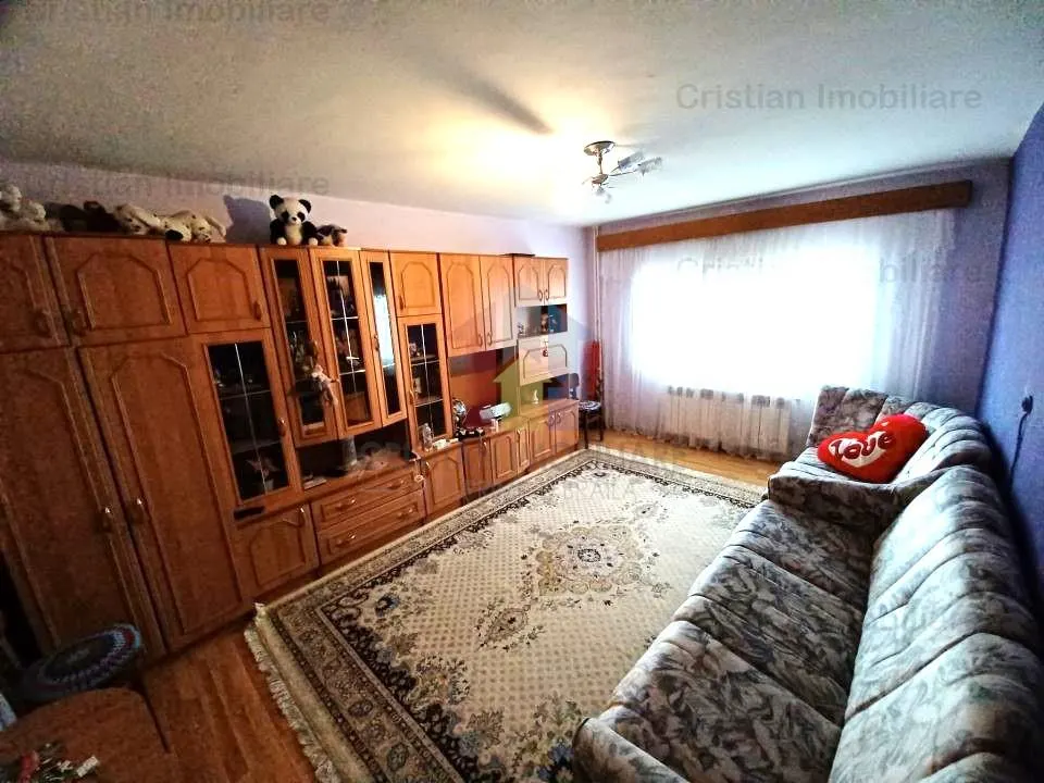 ETAJ 2, apartament 3 camere, zona Buzaului - foto 2