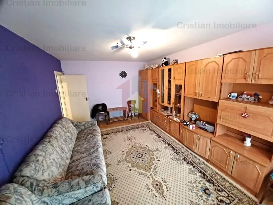 ETAJ 2, apartament 3 camere, zona Buzaului - foto 3