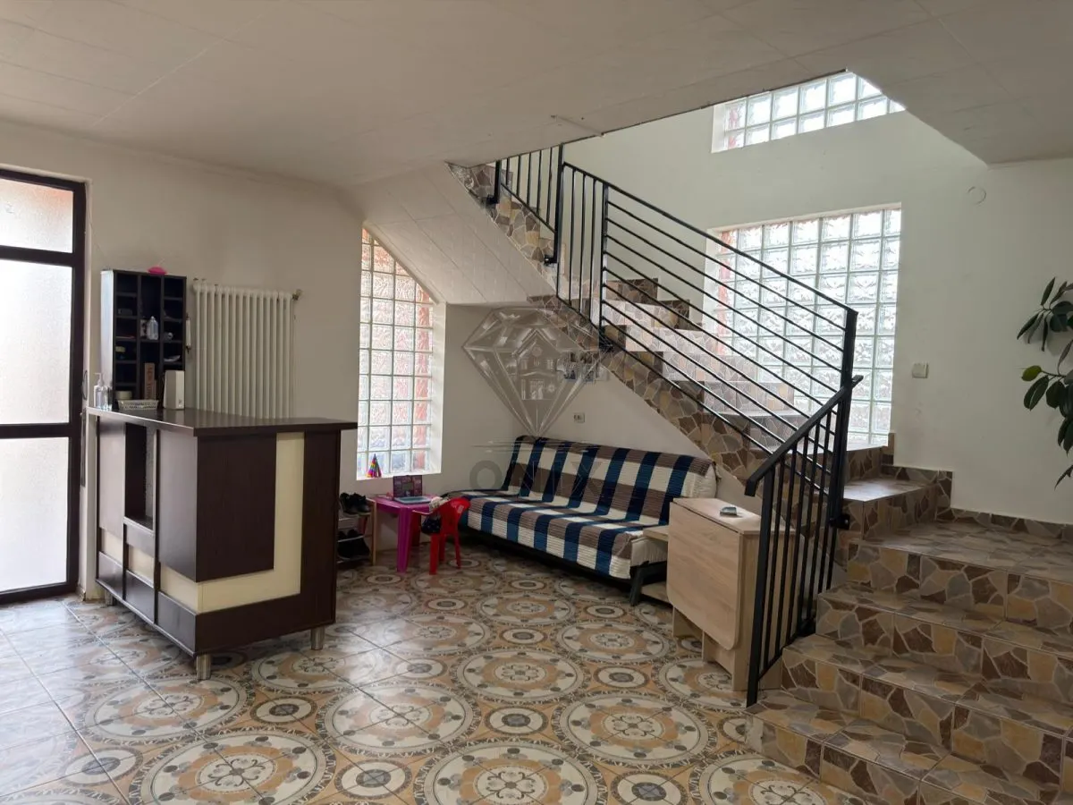 CASA  STREJNICU  5 CAMERE - foto 1