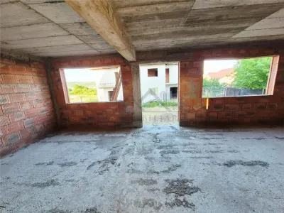 Casa de vanzare cu priveliste frumoasa - foto 6