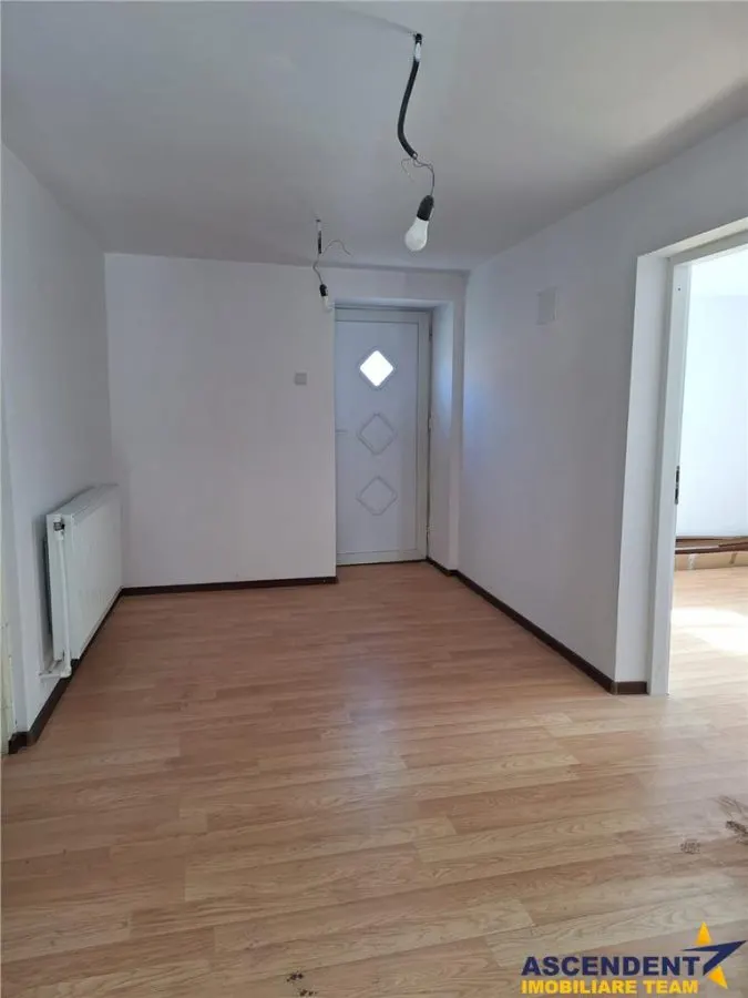 Resedinta/ spatiu profesional de inchiriat, Ghimbav – Central - foto 14