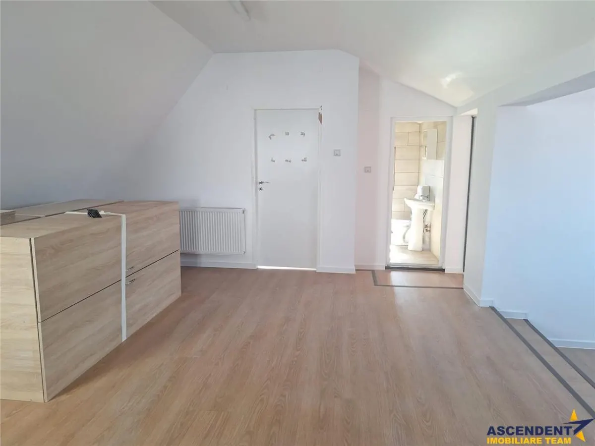 Resedinta/ spatiu profesional de inchiriat, Ghimbav – Central - foto 4