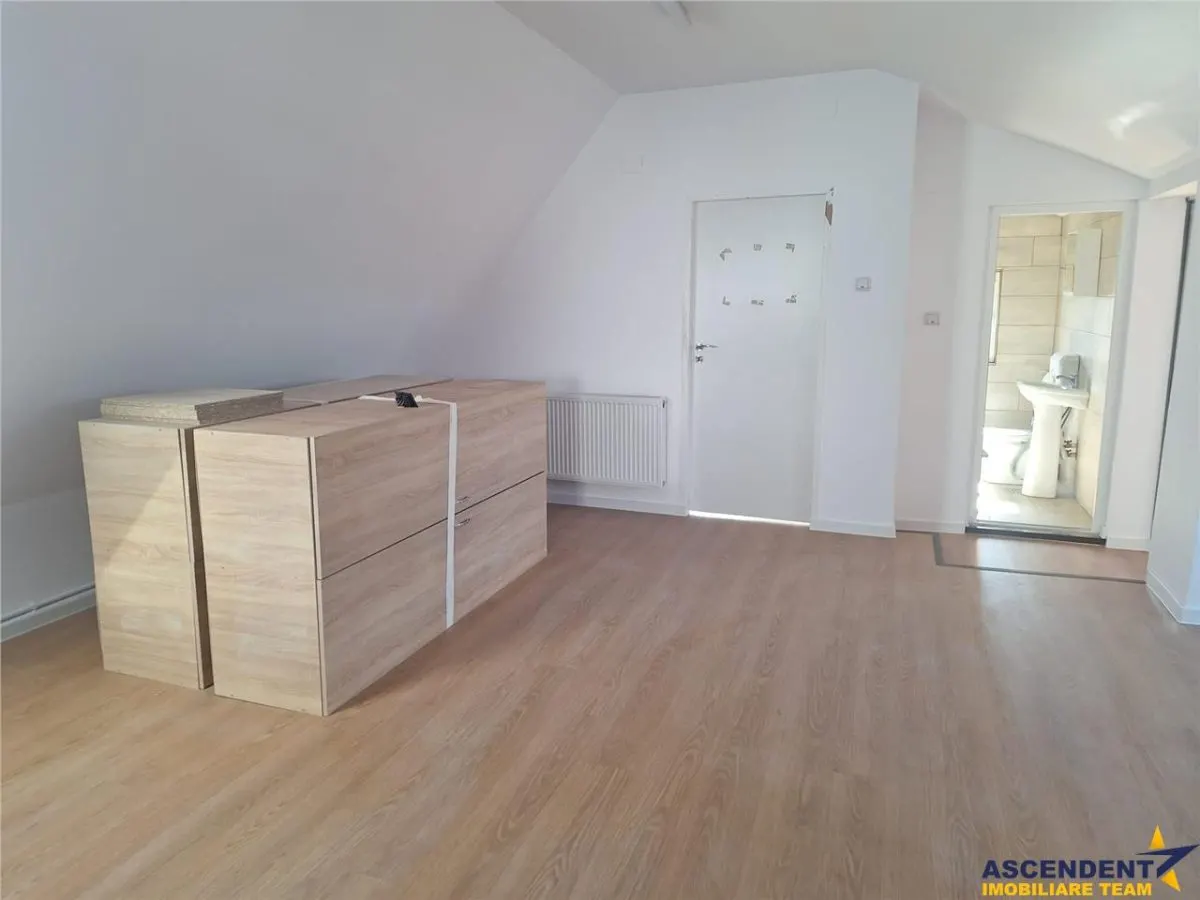 Resedinta/ spatiu profesional de inchiriat, Ghimbav – Central - foto 8