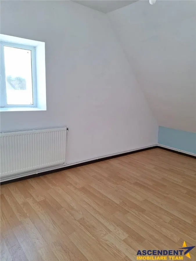 Resedinta/ spatiu profesional de inchiriat, Ghimbav – Central - foto 10