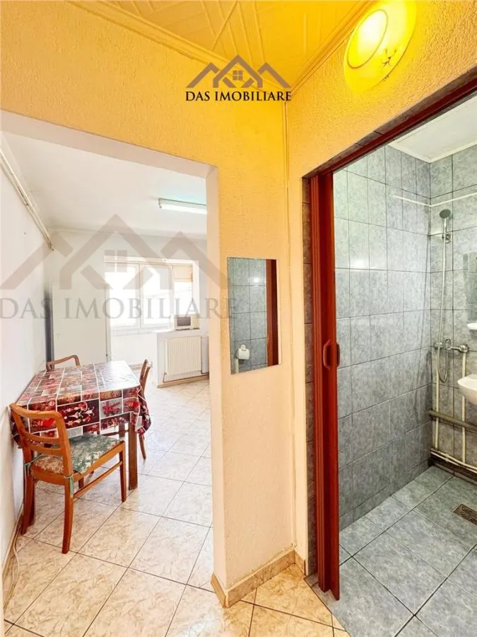 Dragos Voda, etaj 4, garsoniera decomandata - foto 1
