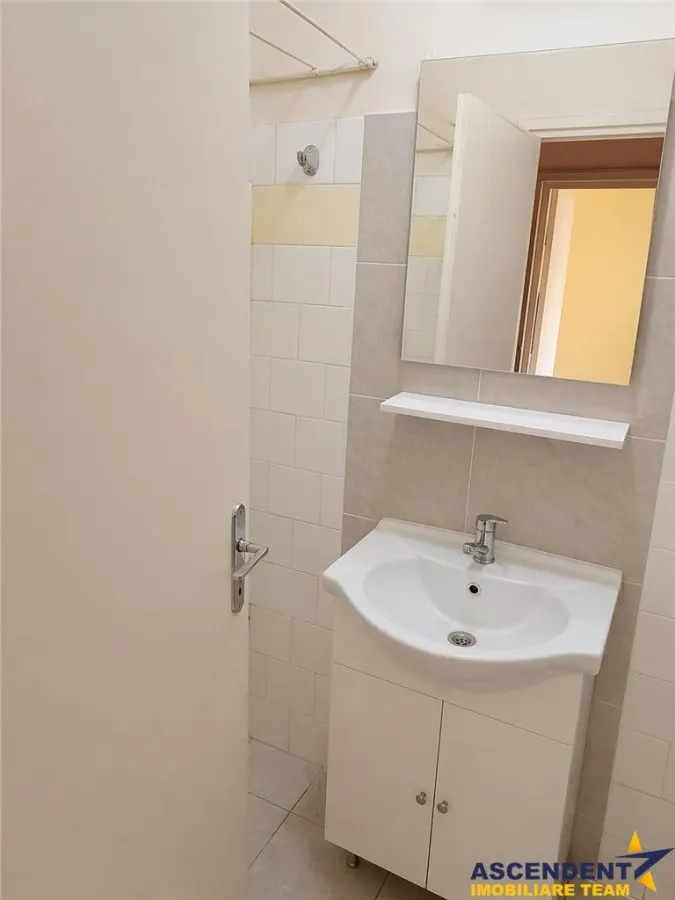 Garsoniera decomandata, etaj2, bloc apartamente, Astra, Brasov - foto 5