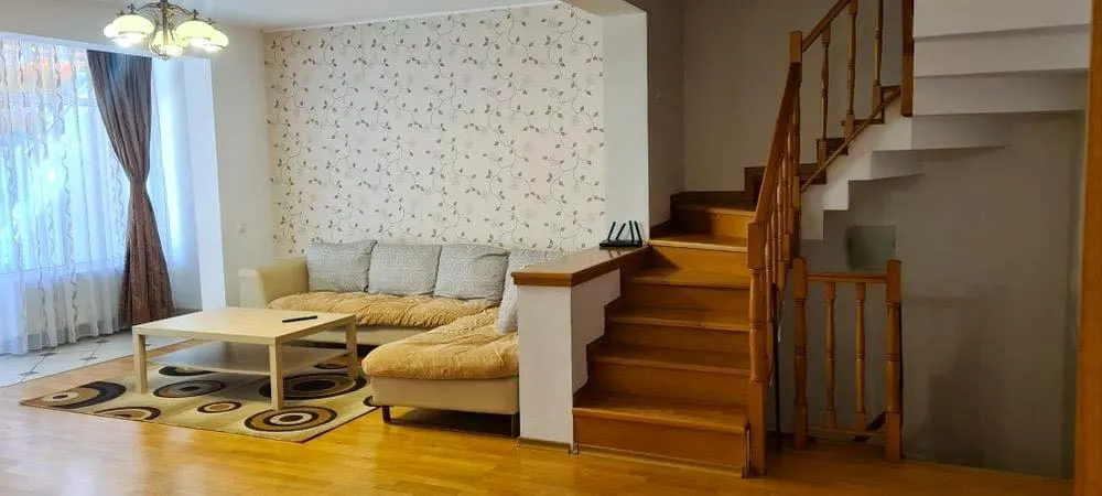 Casa 4 camere , Tudor , Curte si Garaj - foto 1