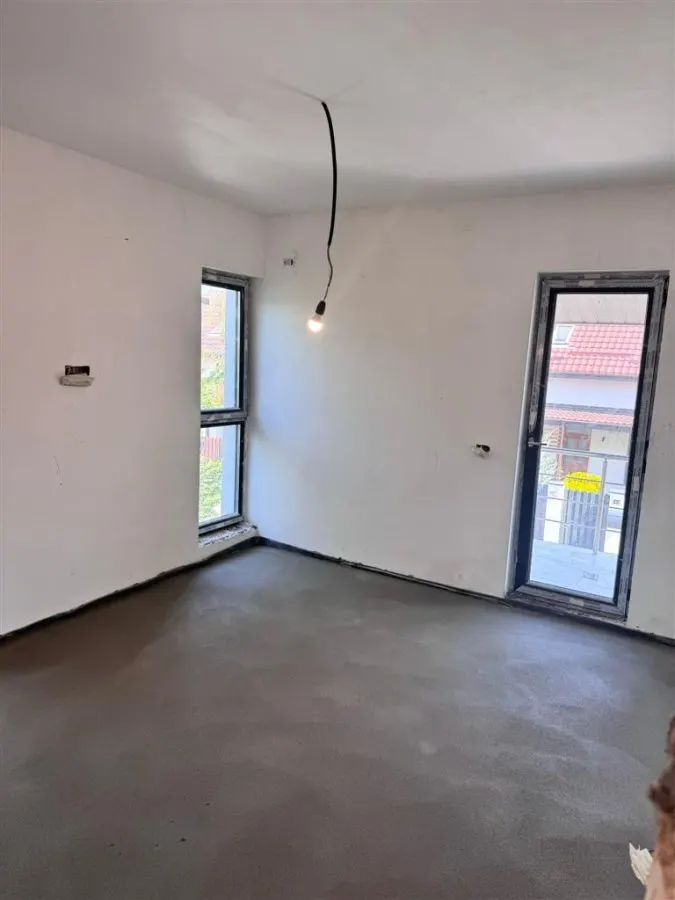 Jumatatea interioara  de duplex de vanzare la pret de apartament! - foto 13