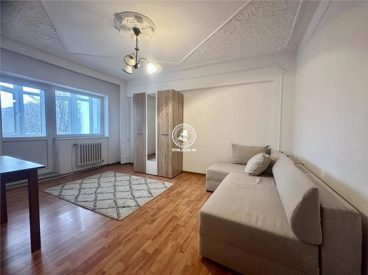 Apartament 3 camere de inchiriat Centru - foto 1