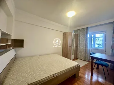 Apartament 3 camere de inchiriat Centru - foto 4