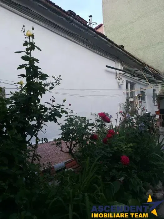 2 camere, curte comuna, Centrul Istoric, Brasov - foto 1