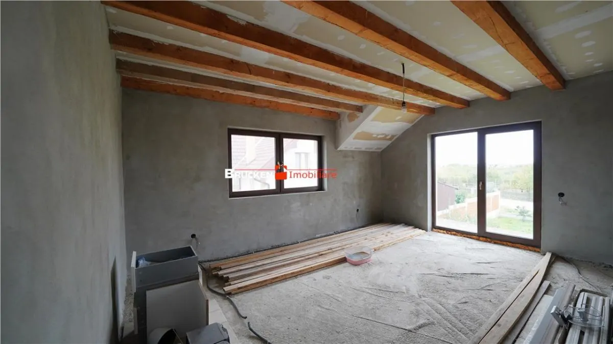 Sanmartin - Vila cu 3 apartamente si potential de inchiriere - foto 11