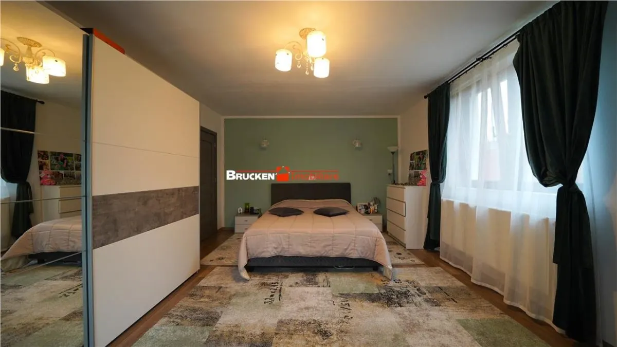 Sanmartin - Vila cu 3 apartamente si potential de inchiriere - foto 5