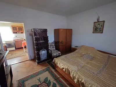 Casa cu teren, aproape de centrul balneo-termal Vata Bai - foto 6