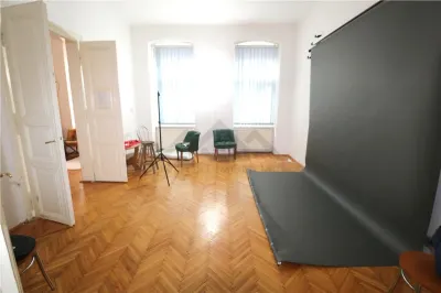 Apartament 3 camere  , centrala proprie , Central - foto 2