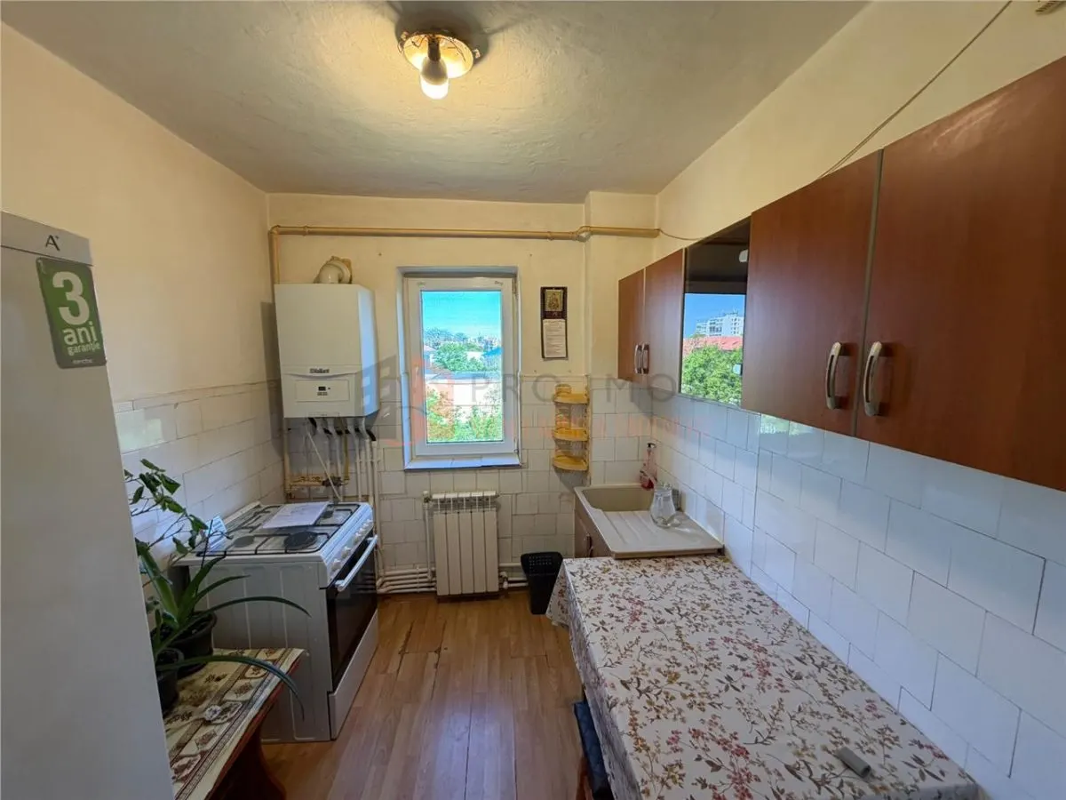 Apartament 2 camere cf 1 semidecomandat zona Crang - foto 5