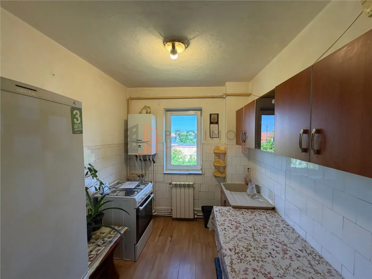Apartament 2 camere cf 1 semidecomandat zona Crang - foto 6