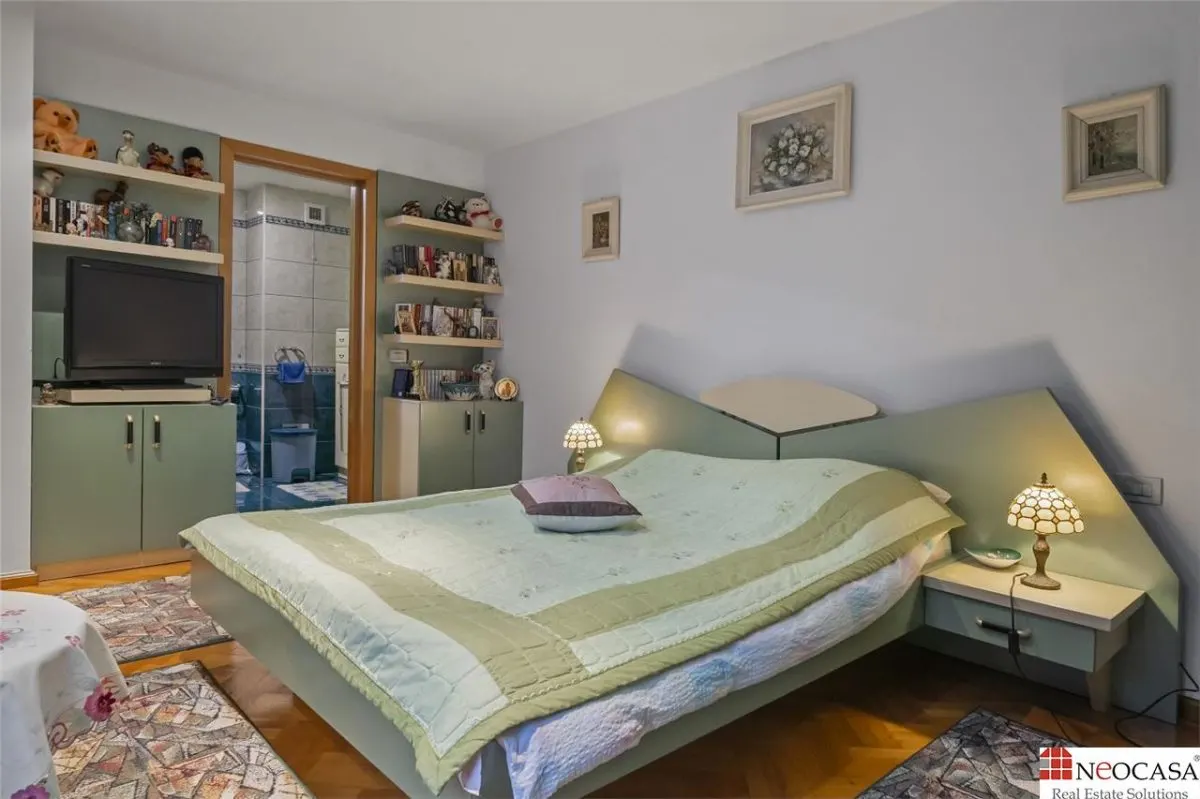 VILA SPLENDIDA DE VANZARE // LIVING DE 75 MP // 100 MP TERASE - foto 22