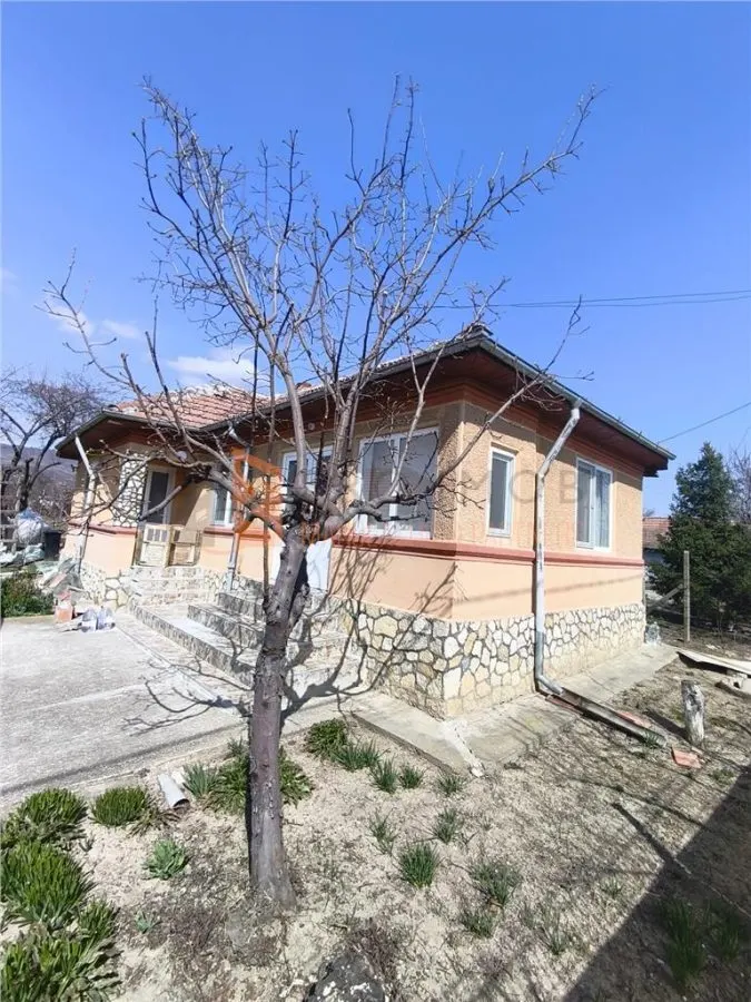 Casa tip parter zona Pietroasele-Saranga - foto 1