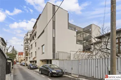 VILA CU SPATII GENEROASE IN DOROBANTI CU LIVING DE 75 MP SI TERASE DE 100 MP - Bucuresti