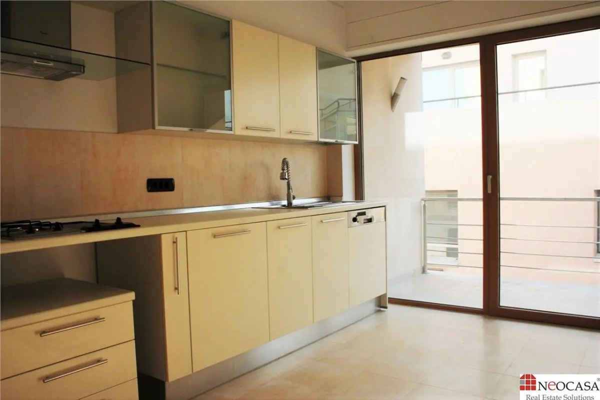 UN APARTAMENT UNIC! - foto 7