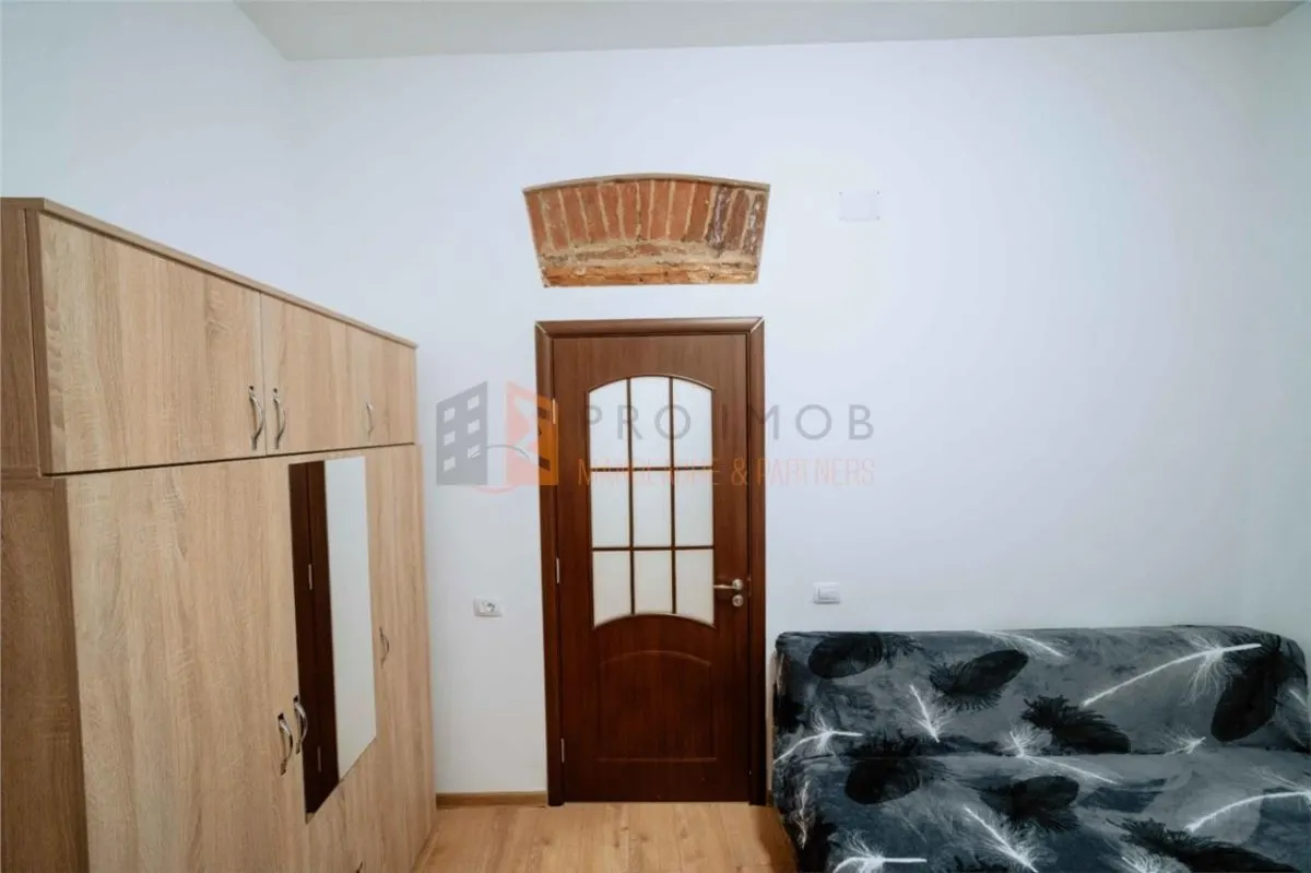 Apartament 3 camere cf 1 decomandat zona Centru - foto 7