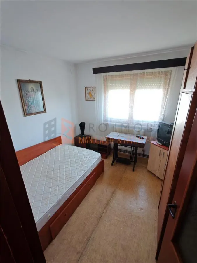 EXCLUSIVITATE! Apartament 3 camere cf 1 semidecomandat zona Micro 5 - foto 3