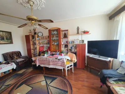 Apartament 3 camere cf1 decomandat zona Brosteni - Buzau
