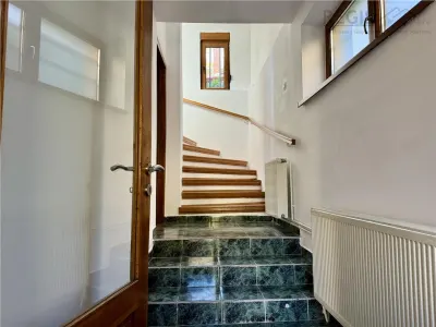 Casa de inchiriat in centru istoric ultracentral - foto 2