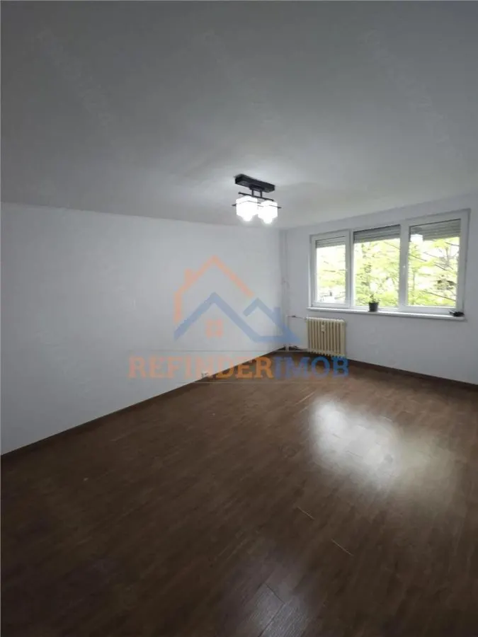 Apartament de vanzare de 3 camere, zona Ozana - Auchan Titan - foto 1