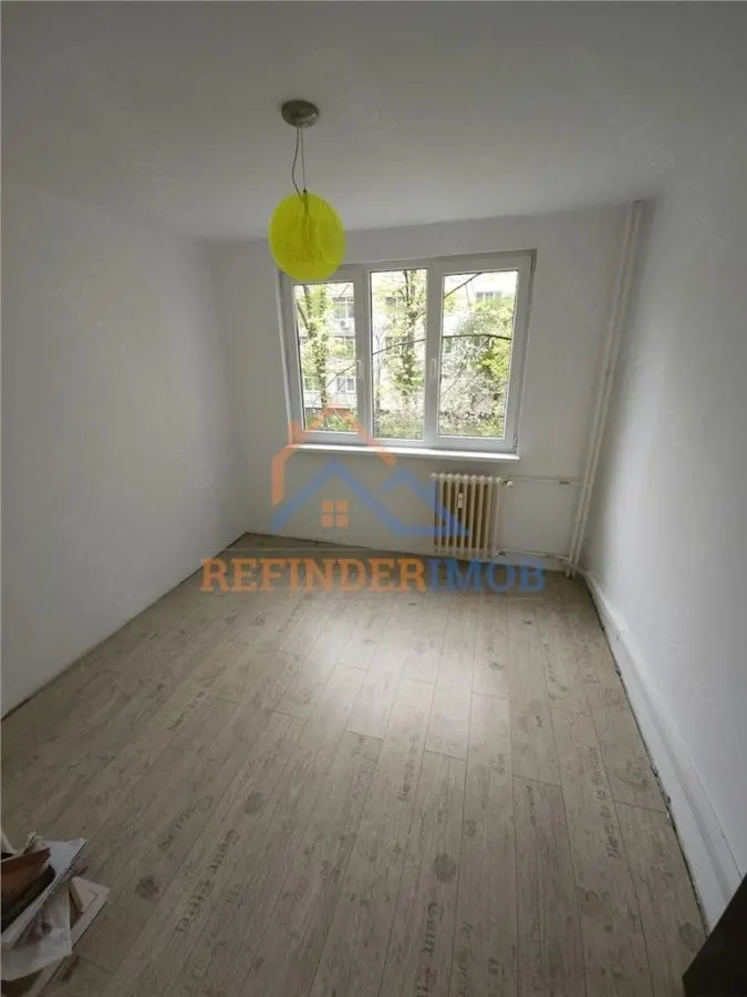 Apartament de vanzare de 3 camere, zona Ozana - Auchan Titan - foto 2
