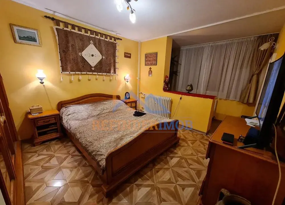 Apartament de vanzare cu 3 camere, zona Ozana - foto 2