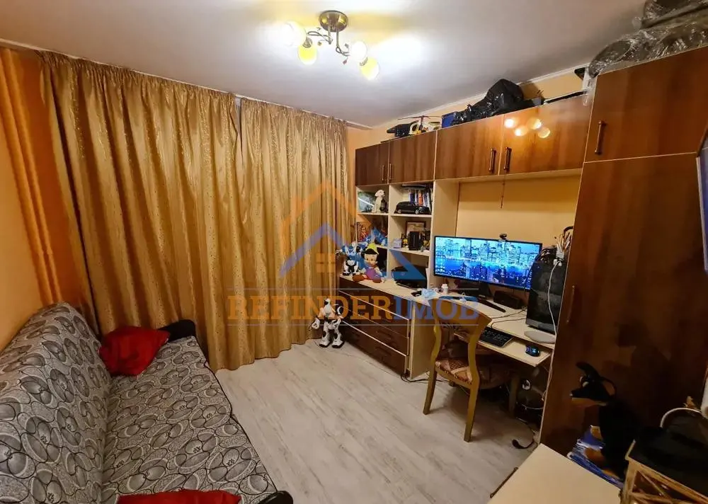 Apartament de vanzare cu 3 camere, zona Ozana - foto 3