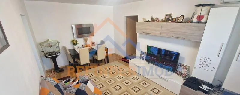 Apartament de vanzare cu 3 camere, zona Baba Novac - foto 2