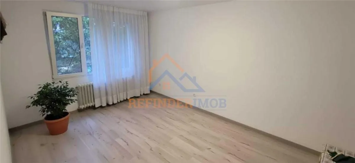 Apartament de vanzare cu 2 camere, zona Titan - foto 2