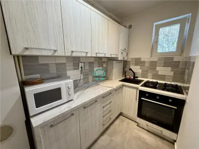 Apartament cu 3 camere de vanzare, bloc izolat, Semicentral - foto 4