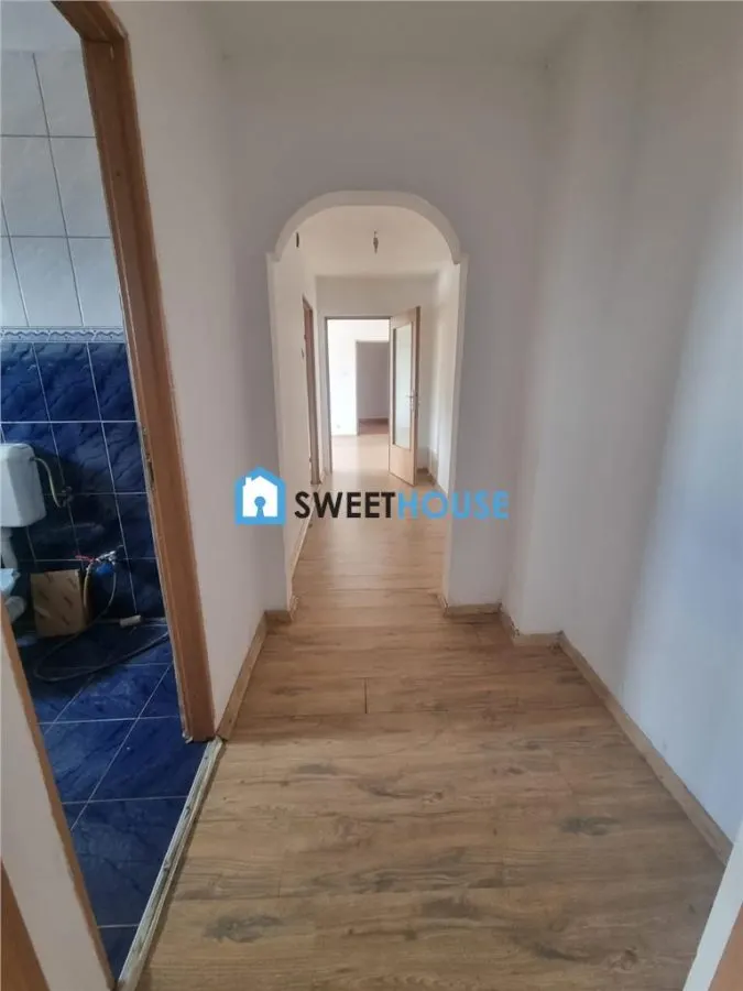 Apartament cu trei camere zona centrala - foto 8