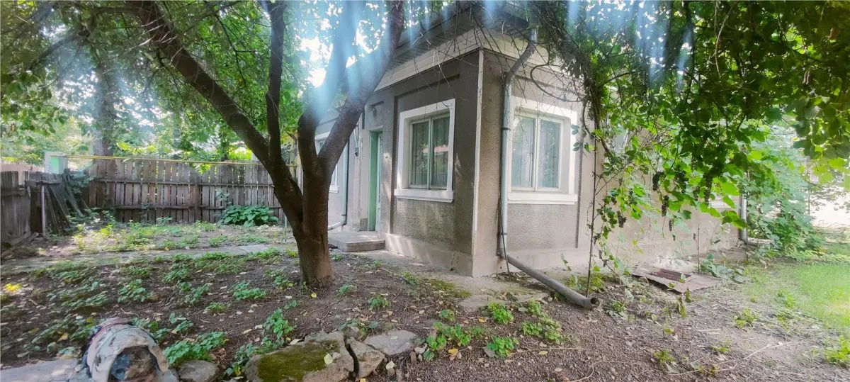 GARA CENTRU PIATA UNIRII TEREN 377 MP CU CASA - foto 1