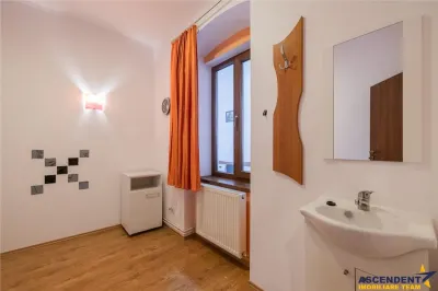 Casa pretabila: rezidential/ comercial/ servicii  Central, Fagaras - foto 12
