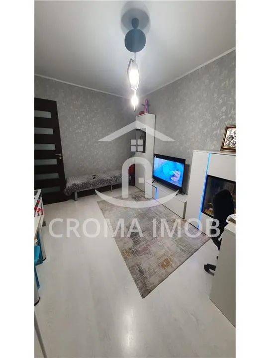 Vanzare apartament 3 camere, zona Vest - foto 1