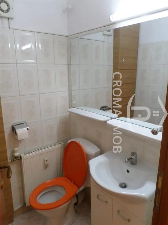 De inchiriat apartament 3 camere Ploiesti, zona Central - foto 13