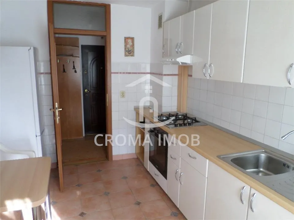 De inchiriat apartament 3 camere Ploiesti, zona Central - foto 9